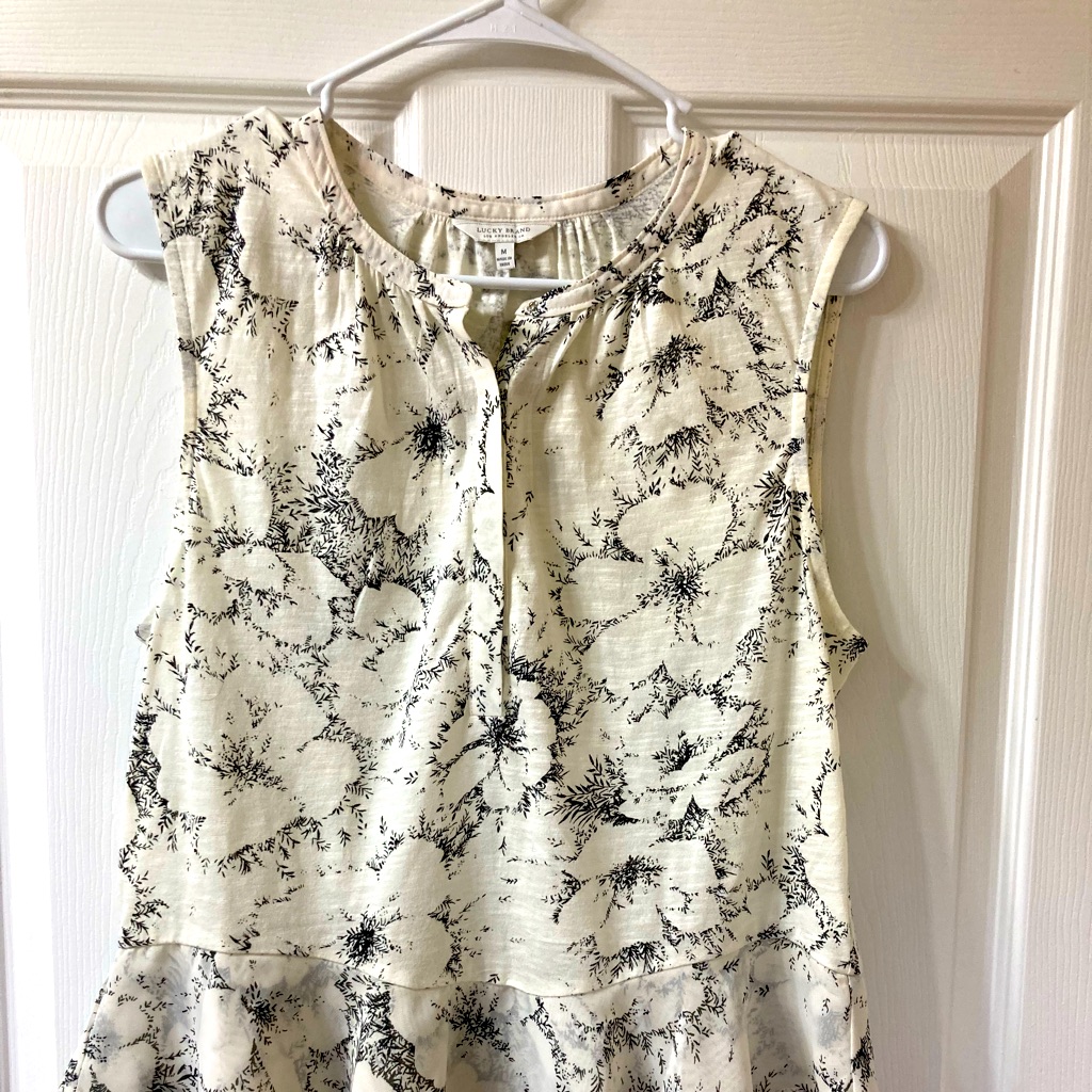 Delicate Feminine Pullover